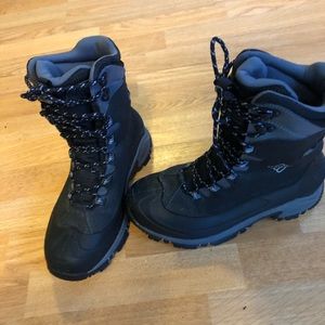Columbia black womens size 8 Omni grip tech lite waterproof boots